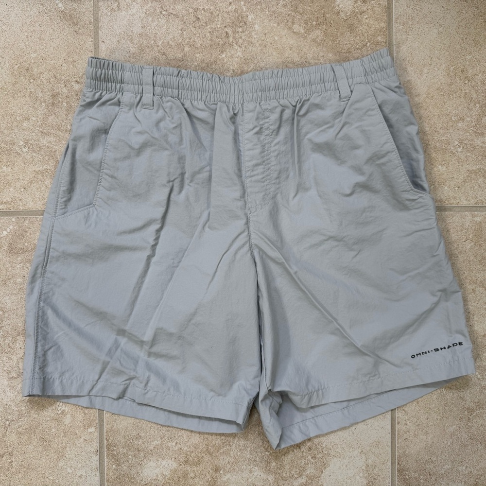 Columbia Boys' PFG Backcast Shorts
Size: Large (14/16)
Color: Cool Grey